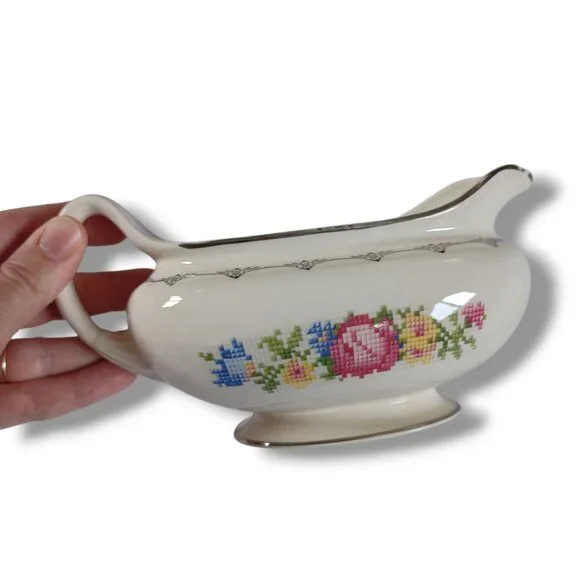 Vintage Homer Laughlin Gravy Boat Eggshell Nautilus O51N5 Floral Needlepoint USA - Picture 1 of 11